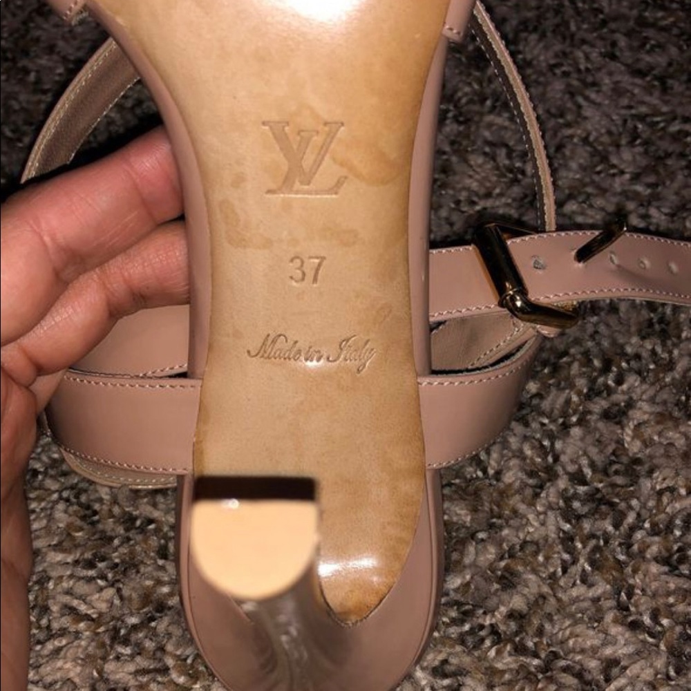 Louis Vuitton nude Sandel size 37